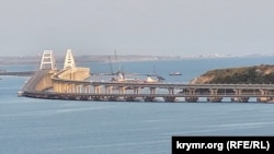 Россия продолжает возводить надводную защиту Керченского моста. Крым, июль 2024 года