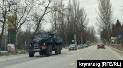 Российская военная техника с символом «Z» на крымских дорогах, март 2022 года