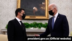 ABŞ və Ukrayna prezidentləri Joe Biden (sağ), Volodymyr Zelensky 1 sentyabr 2021