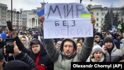 Жители Херсона вышли на митинг против российской оккупации, 5 марта 2022 года