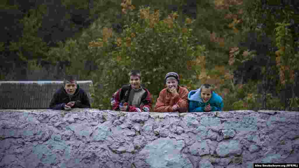 Ребятишки на одной из улиц Бахчисарая