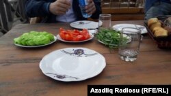 Bakı çimərlikləri müştəri gözləyir