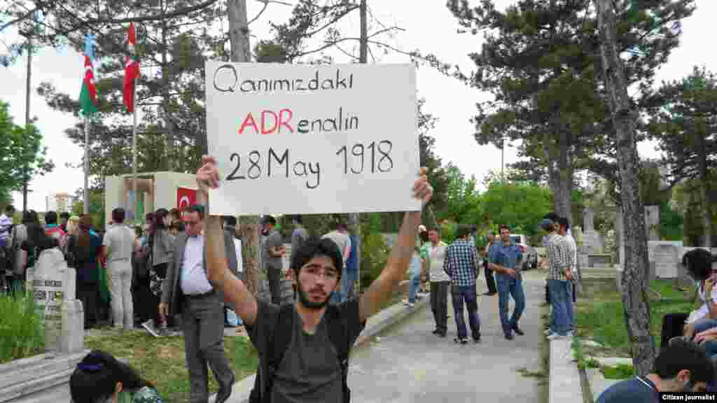 Ankarada M.Ə.Rəsulzadənin qəbri önündə - 28 May 2011, tələbələrin göndərdikləri şəkillər 