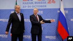 Rusiya prezidenti Vladimir Putin Kazan şəhərində BRICS sammiti çərçivəsində iranlı həmkarı Məsud Pezeşkianla görüşür. 