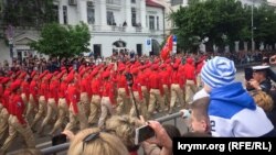 «Юнармейцы» на параде в Севастополе, 9 мая 2018 года