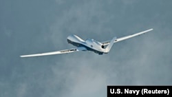 БПЛА MQ-4C Triton завершает свой первый перелет на авиабазе ВМС Патаксент-Ривер, штат Мэриленд, США, 18 сентября 2014 года