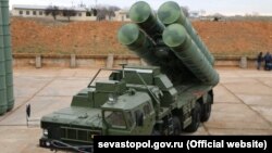 Российский комплекс С-400 "Триумф" в Севастополе (архивное фото)