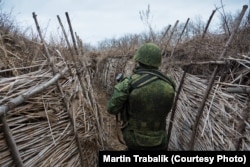 Военнослужащий самопровозглашенной "ДНР" на линии соприкосновения