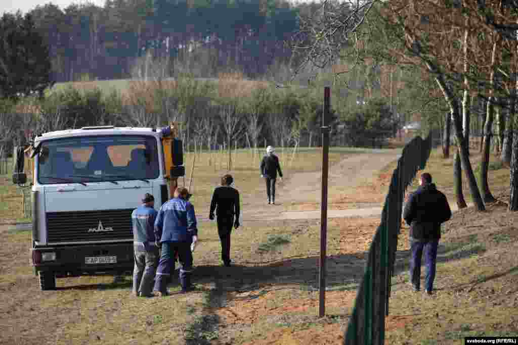 Будаўнічыя працы праходзяць пад аховай міліцыі.&nbsp;