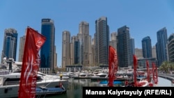 Dubai Marina ауданындағы яхталар айлағы. 2024 жыл.